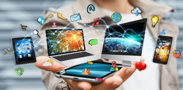 La Comunicación en la era de Internet  y los social media