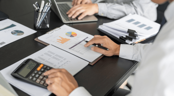 La elaboración de la información financiera bajo normas y estándares